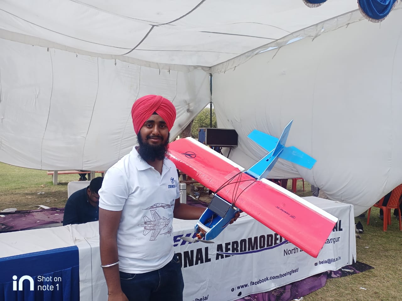 ‘आसमानी’ उद्यमी: कबाड़ के गत्तों से शुरू हुआ सफर, अब सेना को ड्रोन सप्लाई कर रहा यह छात्र